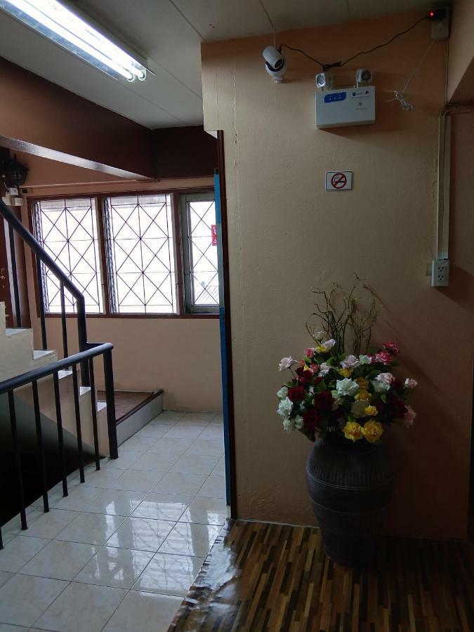 Ruan Ben Ja Don Mueang,Bangkok Hostel Exterior photo